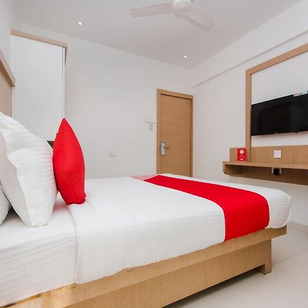 Oyo 13089 Hotel Gold Crest Navi Mumbai Exteriör bild