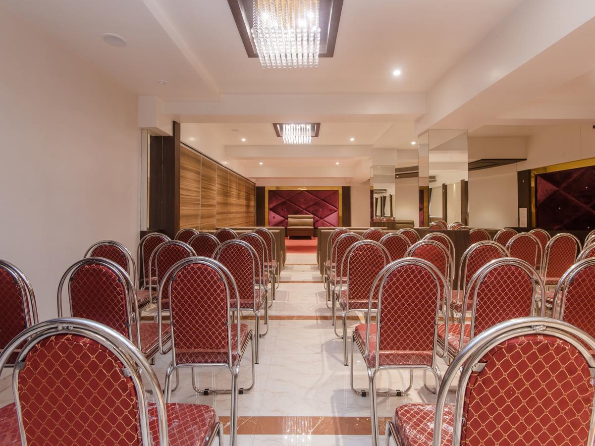 Oyo 13089 Hotel Gold Crest Navi Mumbai Exteriör bild