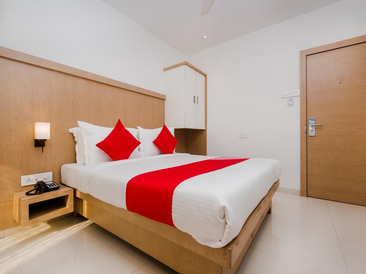 Oyo 13089 Hotel Gold Crest Navi Mumbai Exteriör bild