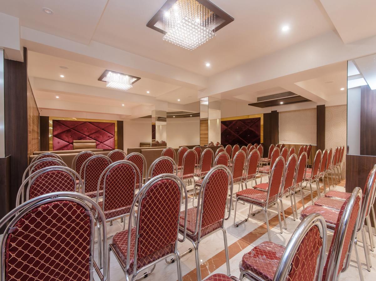 Oyo 13089 Hotel Gold Crest Navi Mumbai Exteriör bild
