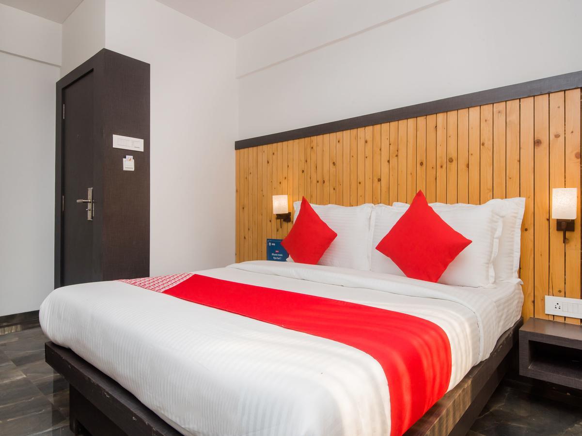 Oyo 13089 Hotel Gold Crest Navi Mumbai Exteriör bild