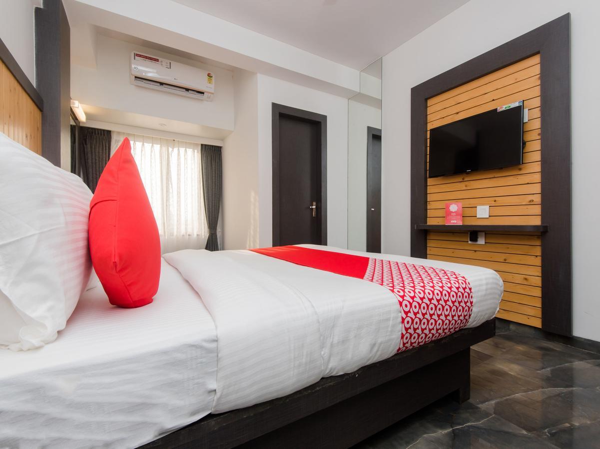 Oyo 13089 Hotel Gold Crest Navi Mumbai Exteriör bild