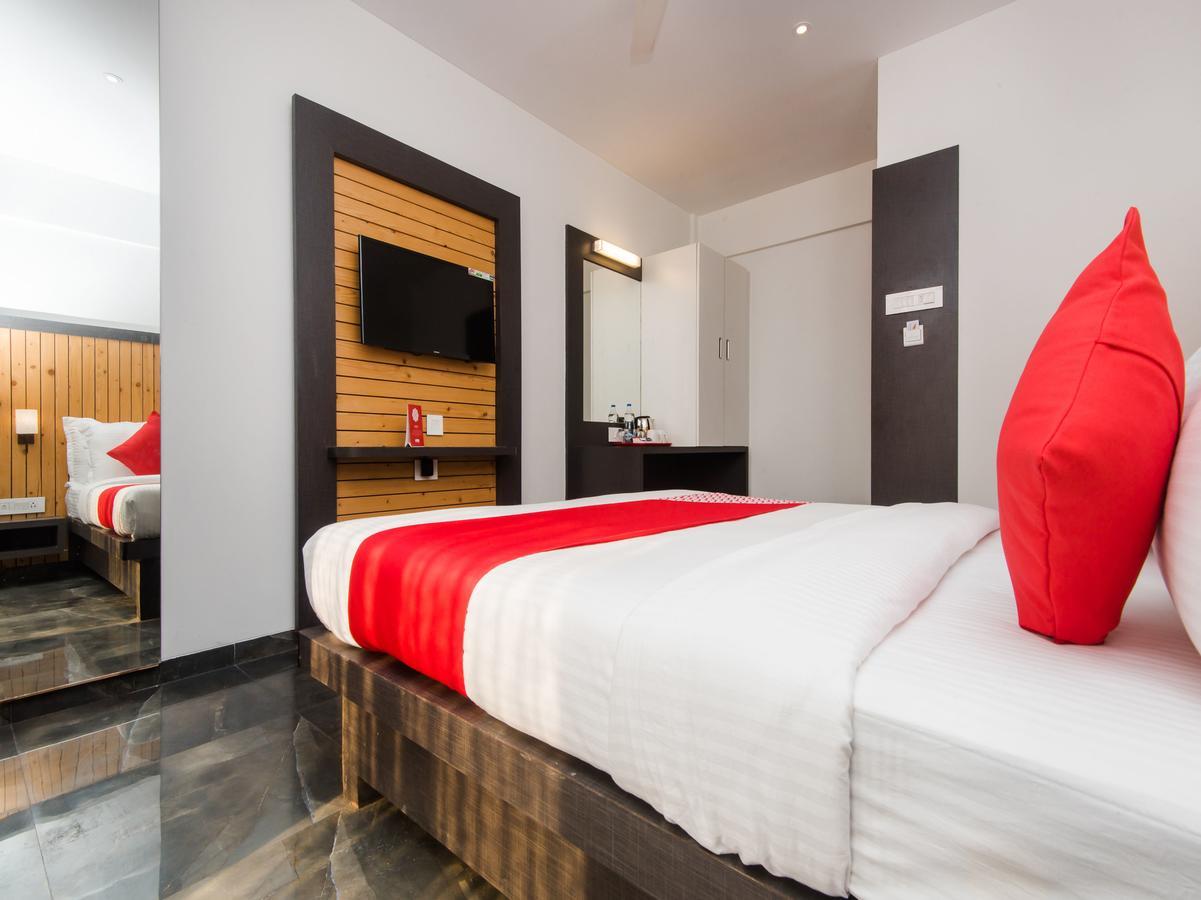 Oyo 13089 Hotel Gold Crest Navi Mumbai Exteriör bild