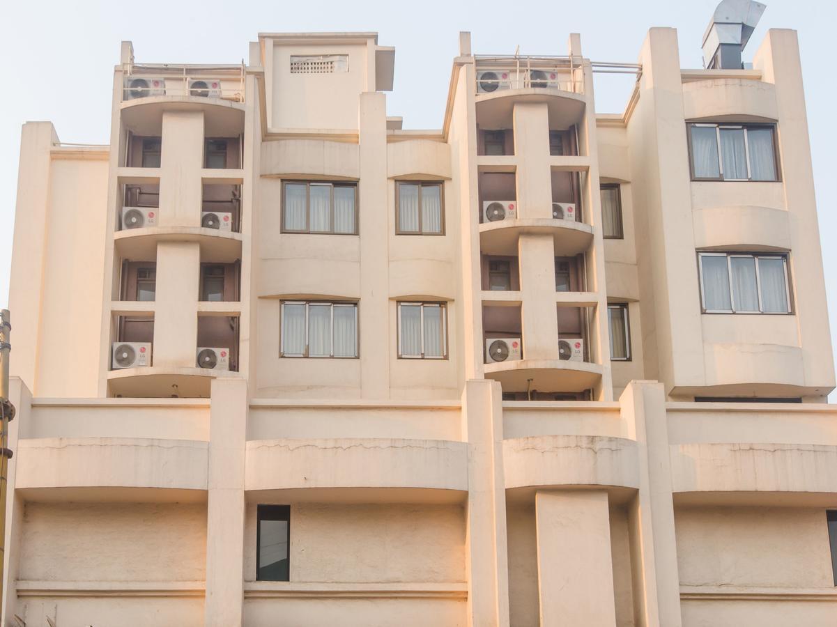 Oyo 13089 Hotel Gold Crest Navi Mumbai Exteriör bild